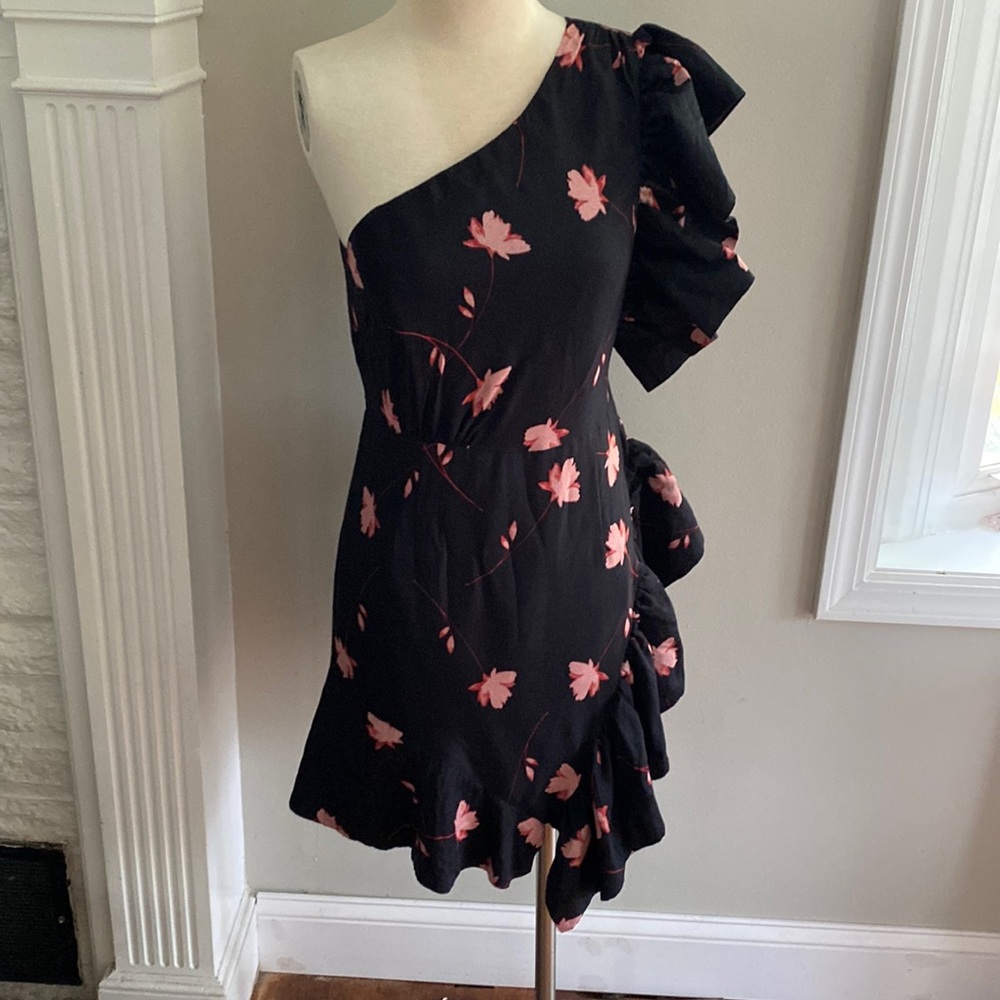 Black flower one shoulder ruffled dress, 158